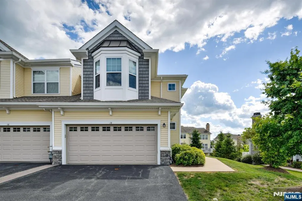 14 Lupine Lane Allamuchy, NJ 07840