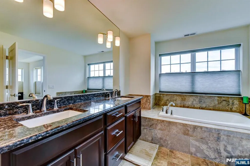14 Lupine Lane Allamuchy, NJ 07840