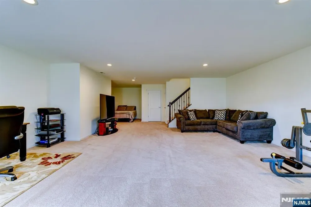 14 Lupine Lane Allamuchy, NJ 07840