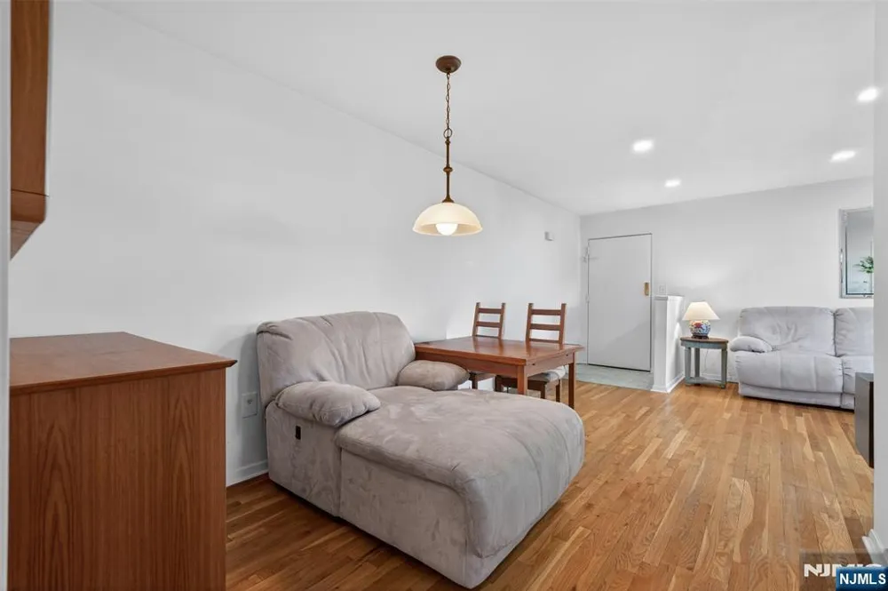 34 Knox Terrace 1A Wayne, NJ 07470