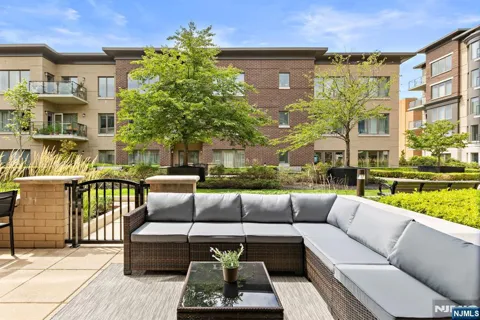 150 Henley Place 213