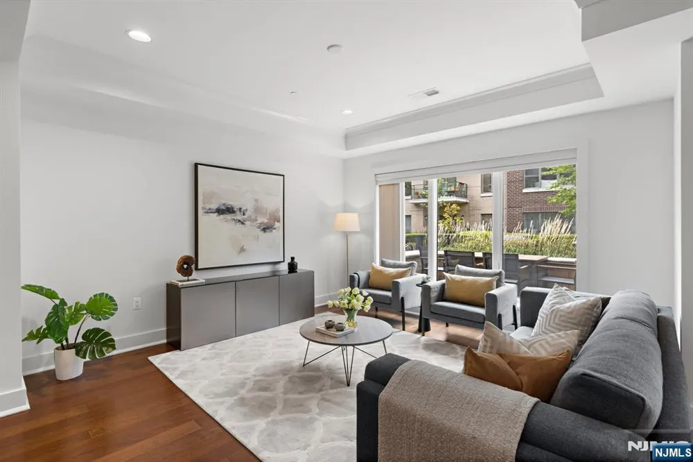 150 Henley Place 213 Weehawken, NJ 07086