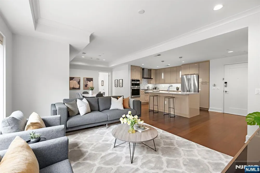 150 Henley Place 213 Weehawken, NJ 07086