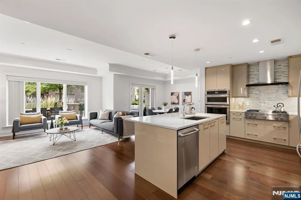 150 Henley Place 213 Weehawken, NJ 07086