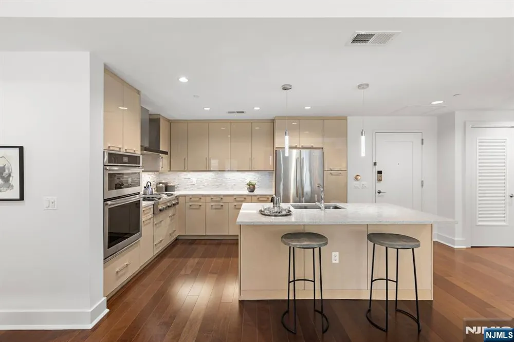 150 Henley Place 213 Weehawken, NJ 07086