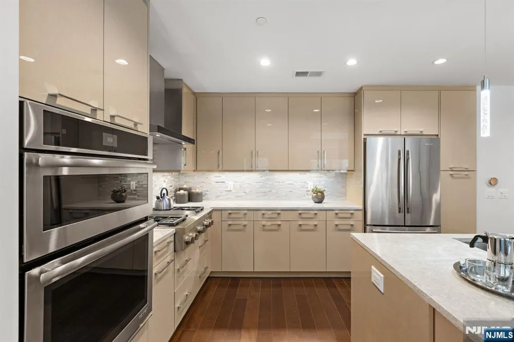 150 Henley Place 213 Weehawken, NJ 07086