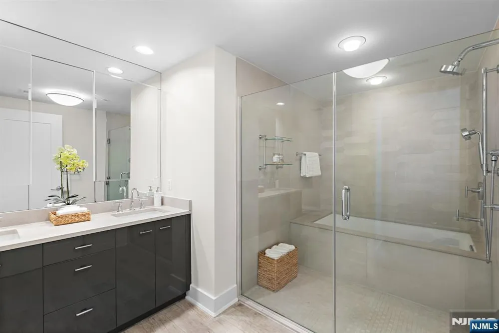 150 Henley Place 213 Weehawken, NJ 07086