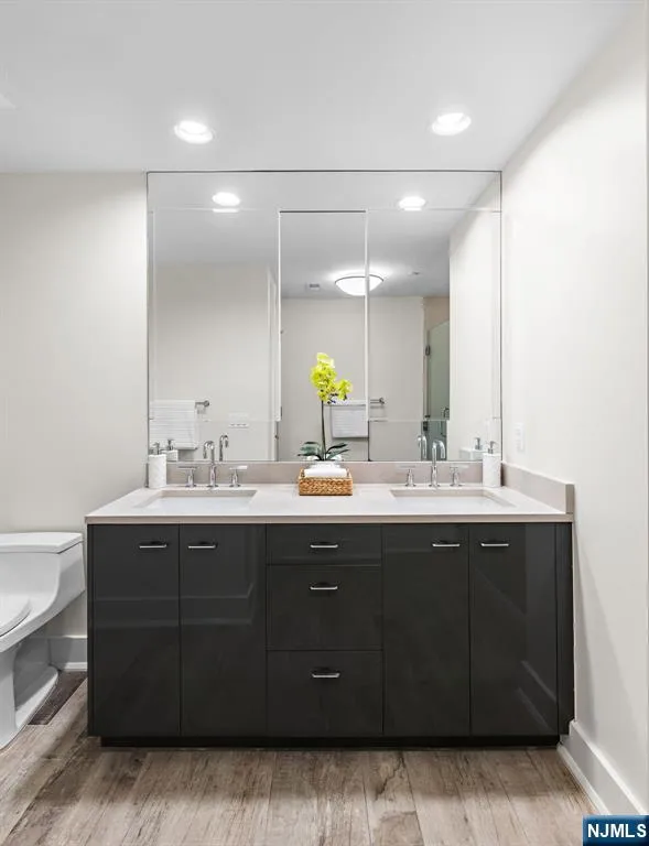 150 Henley Place 213 Weehawken, NJ 07086