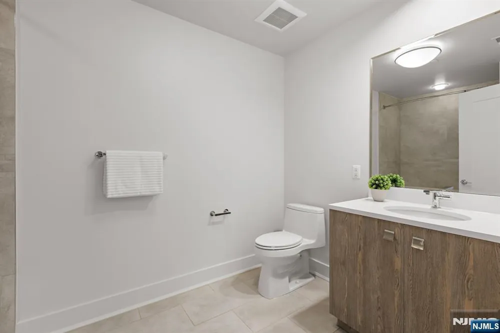 150 Henley Place 213 Weehawken, NJ 07086