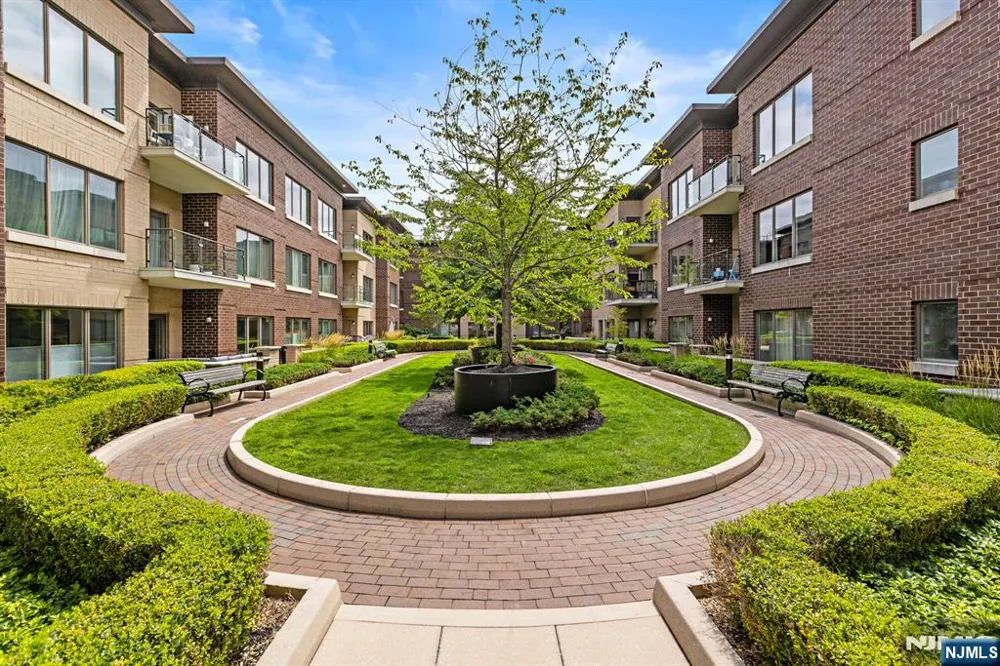 150 Henley Place 213 Weehawken, NJ 07086