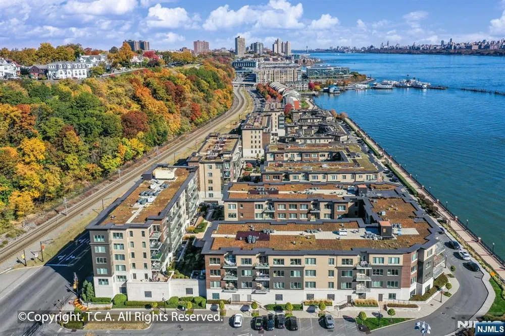 150 Henley Place 213 Weehawken, NJ 07086