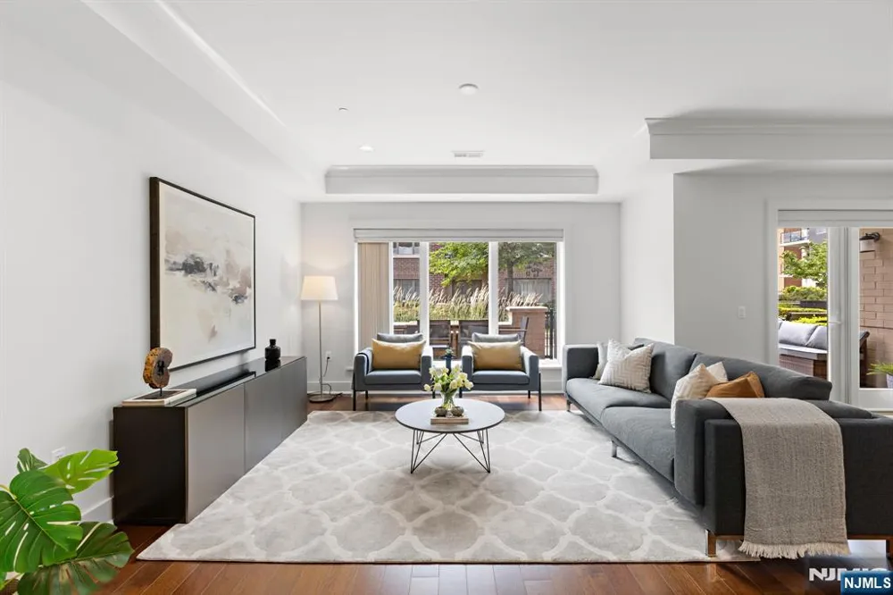 150 Henley Place 213 Weehawken, NJ 07086