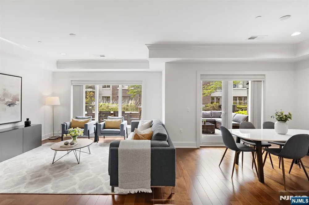 150 Henley Place 213 Weehawken, NJ 07086