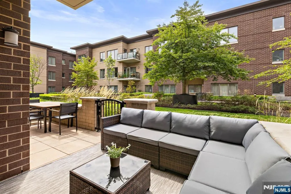 150 Henley Place 213 Weehawken, NJ 07086