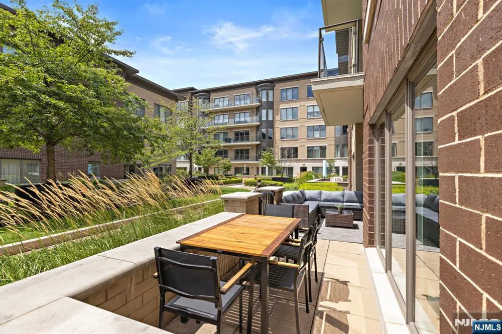 150 Henley Place 213 Weehawken, NJ 07086