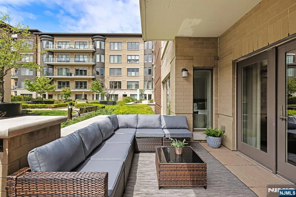 150 Henley Place 213 Weehawken, NJ 07086
