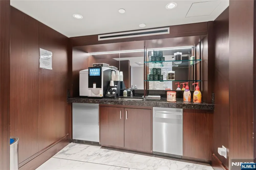 800 Ave At Port Imperial Boulevard 816 Weehawken, NJ 07086