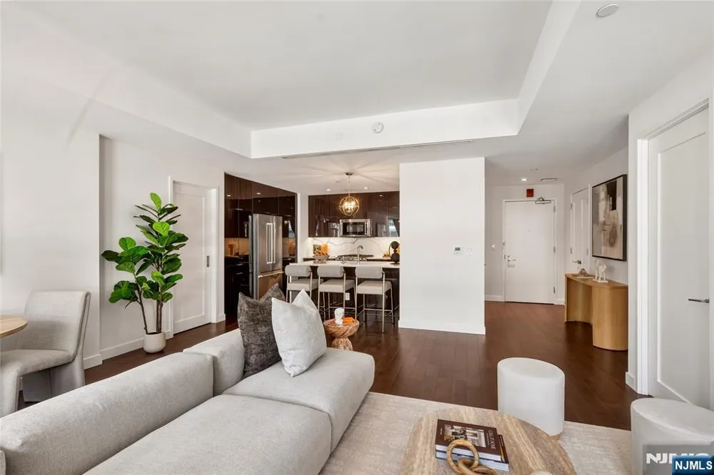 800 Ave At Port Imperial Boulevard 816 Weehawken, NJ 07086