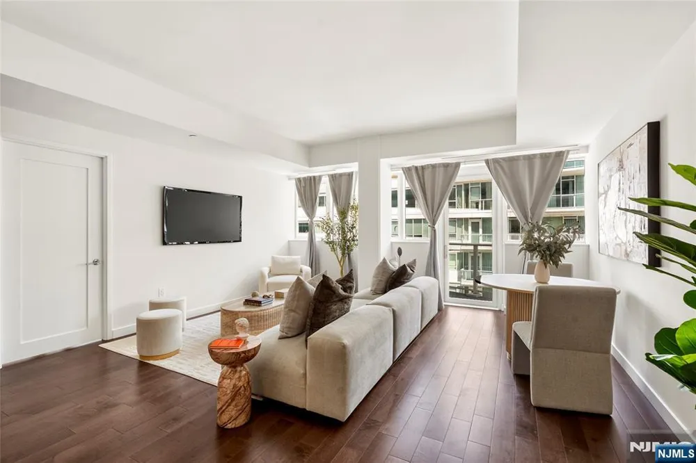 800 Ave At Port Imperial Boulevard 816 Weehawken, NJ 07086