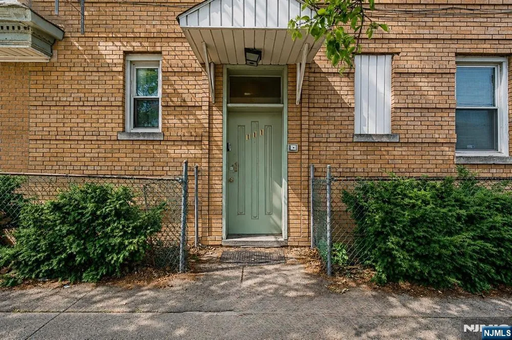 111 Mallory Avenue 2 Jersey City, NJ 07304
