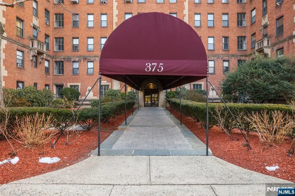 363-377 Mount Prospect 2AW Newark, NJ 07104