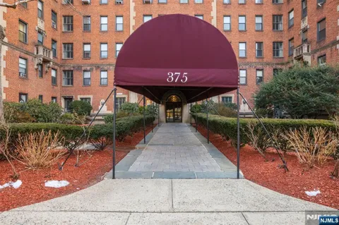 363-377 Mount Prospect 2AW