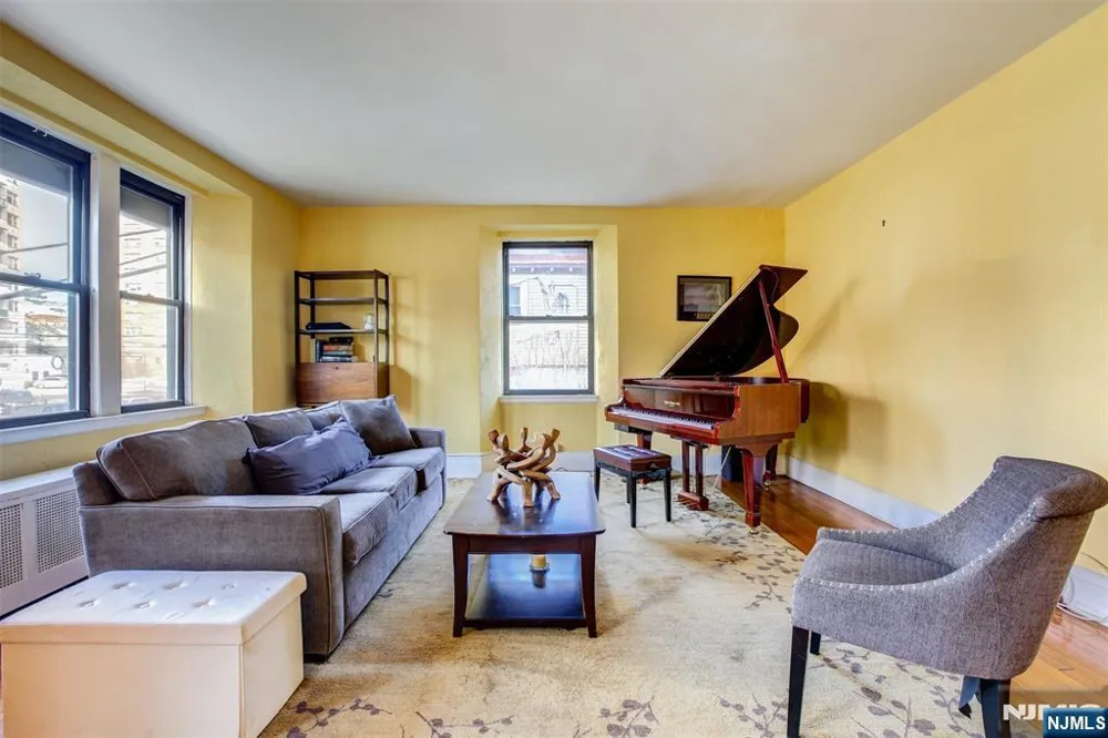 363-377 Mount Prospect 2AW Newark, NJ 07104
