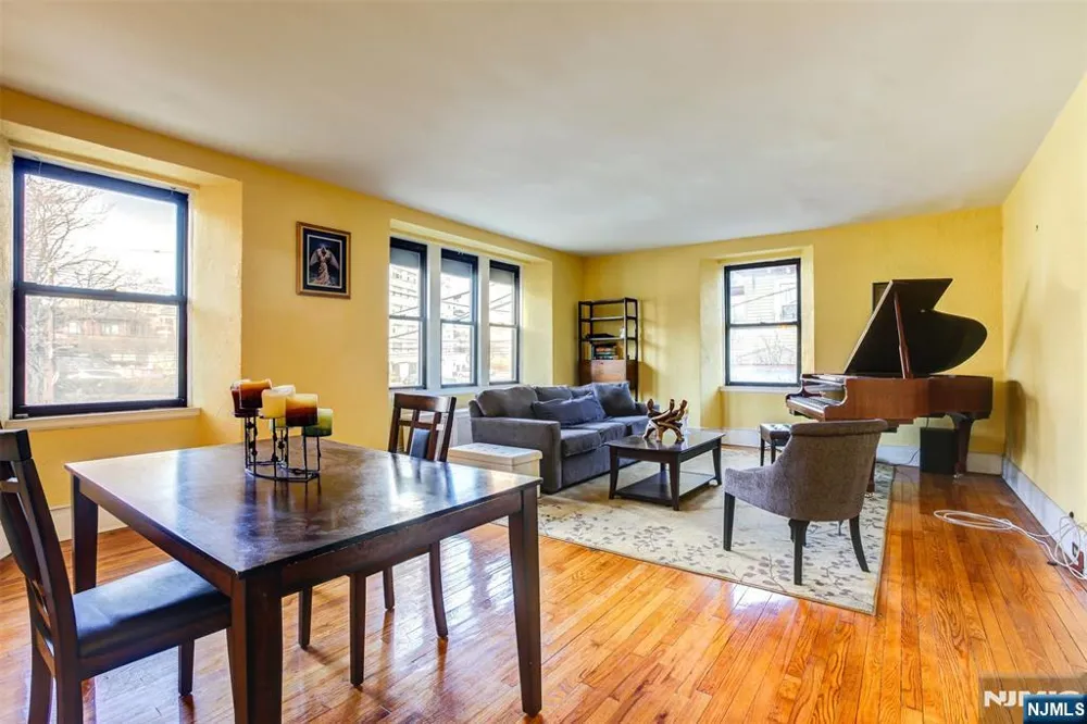 363-377 Mount Prospect 2AW Newark, NJ 07104