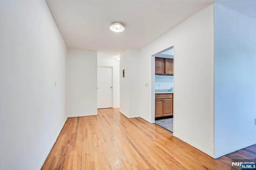 55 Gills Lane 28 Woodbridge, NJ 08830
