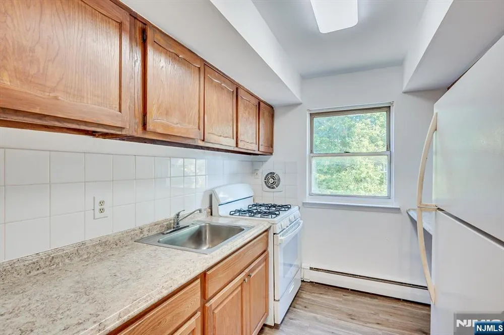 55 Gills Lane 28 Woodbridge, NJ 08830