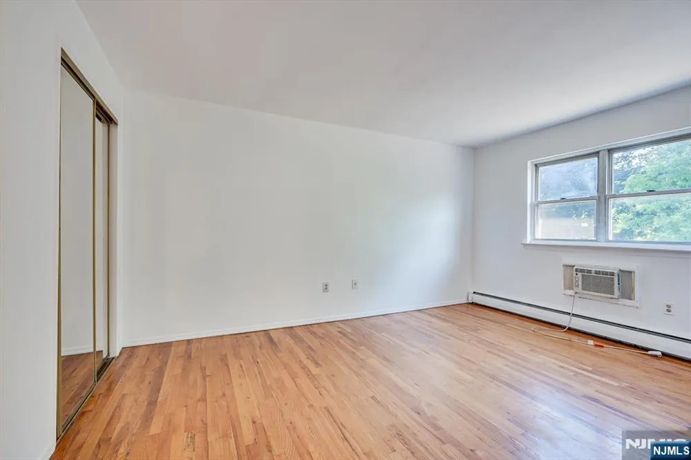 55 Gills Lane 28 Woodbridge, NJ 08830