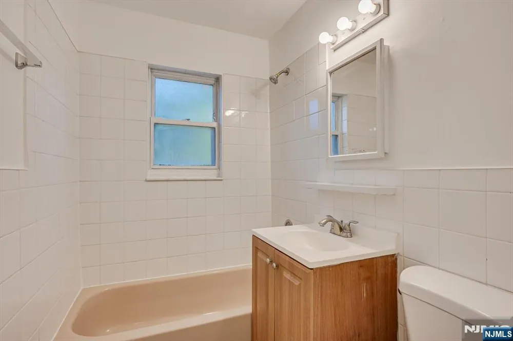 55 Gills Lane 28 Woodbridge, NJ 08830