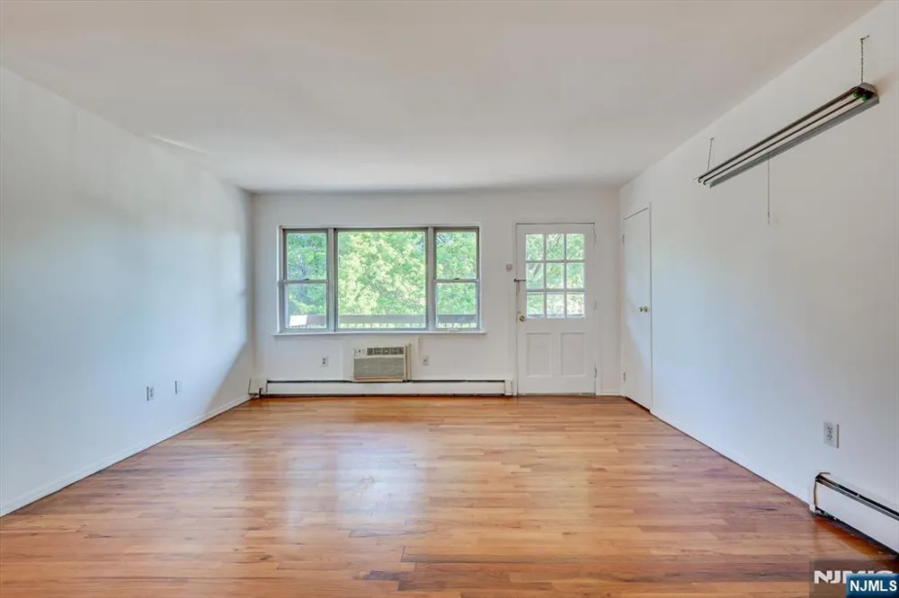 55 Gills Lane 28 Woodbridge, NJ 08830