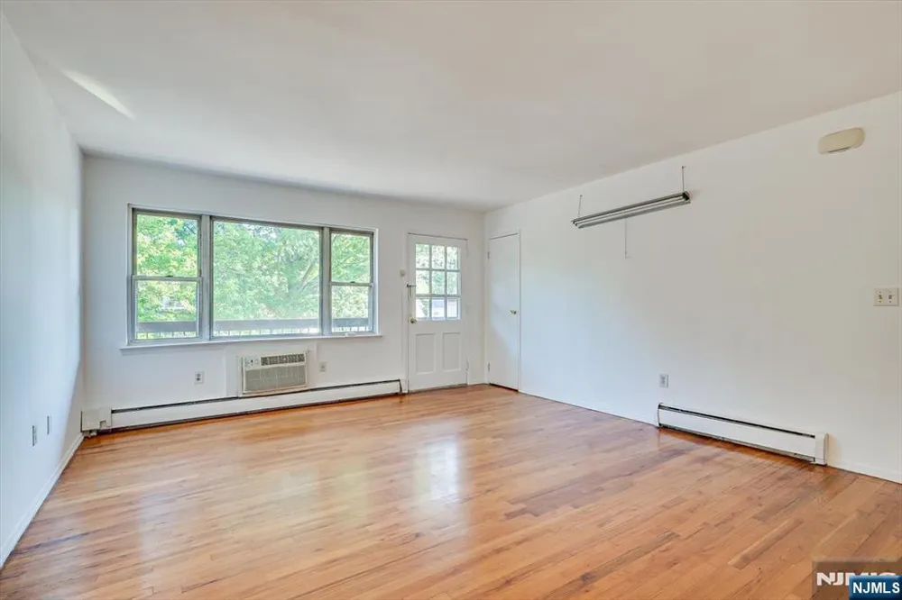 55 Gills Lane 28 Woodbridge, NJ 08830