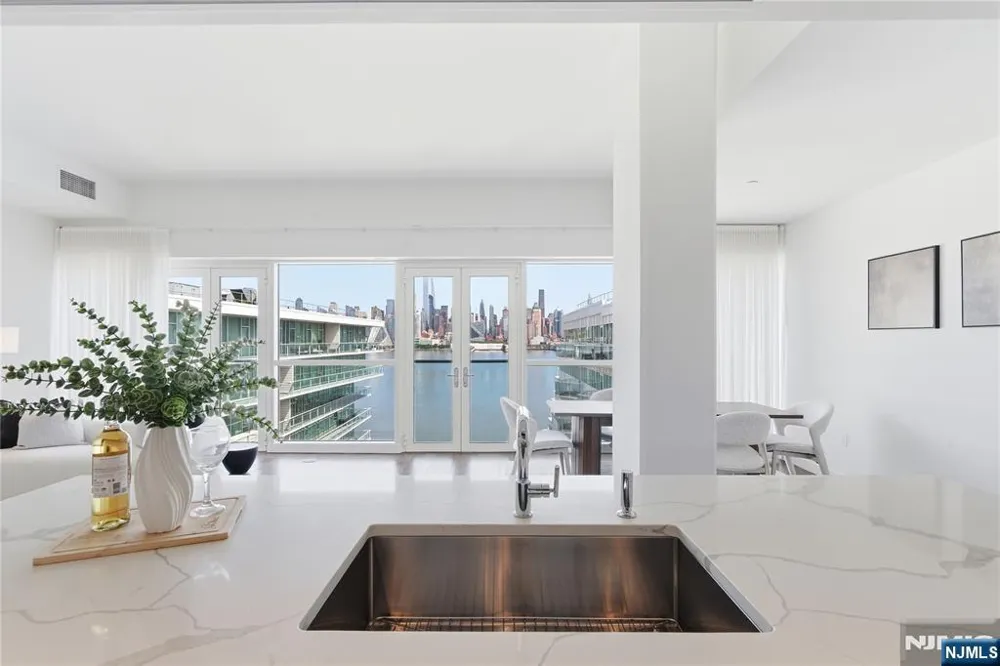 800 Ave At Port Imperial Boulevard 1010 Weehawken, NJ 07086