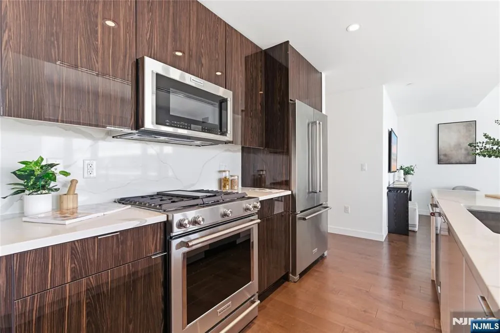 800 Ave At Port Imperial Boulevard 1010 Weehawken, NJ 07086