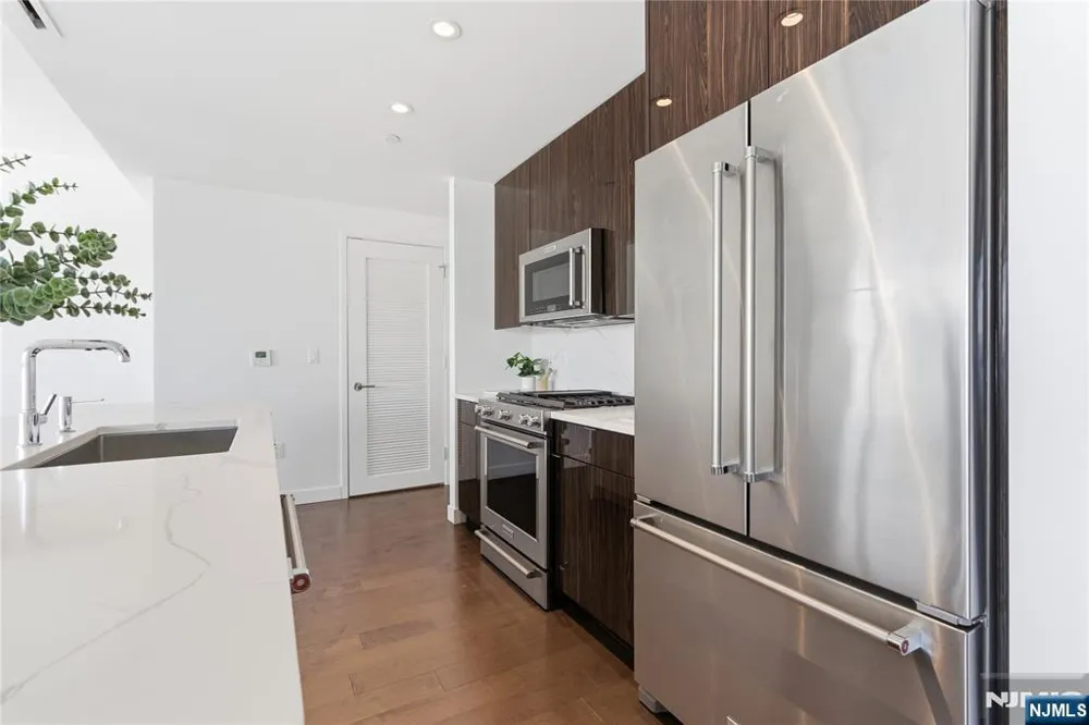 800 Ave At Port Imperial Boulevard 1010 Weehawken, NJ 07086
