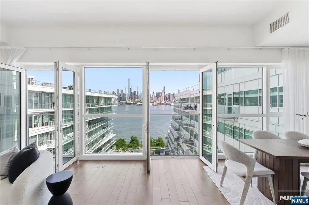 800 Ave At Port Imperial Boulevard 1010 Weehawken, NJ 07086