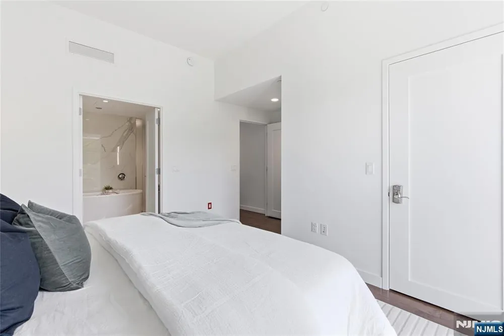 800 Ave At Port Imperial Boulevard 1010 Weehawken, NJ 07086
