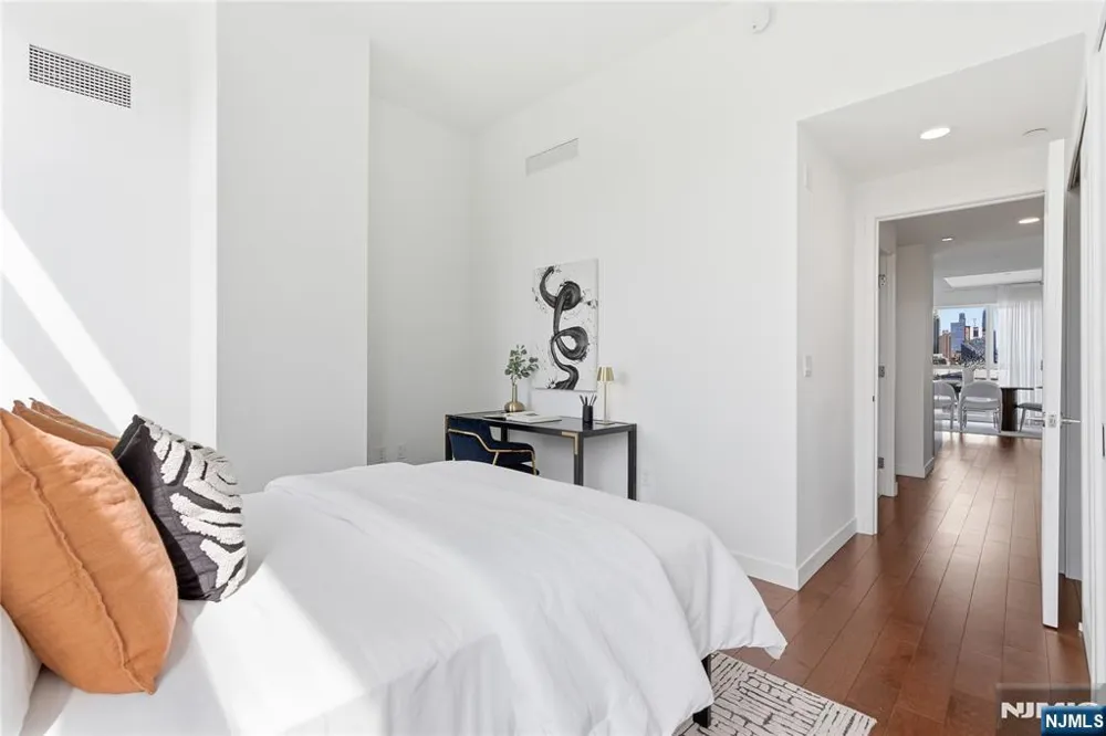 800 Ave At Port Imperial Boulevard 1010 Weehawken, NJ 07086