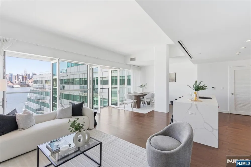 800 Ave At Port Imperial Boulevard 1010 Weehawken, NJ 07086