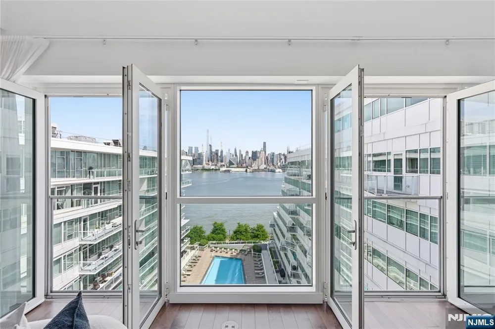 800 Ave At Port Imperial Boulevard 1010 Weehawken, NJ 07086