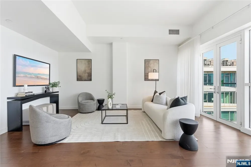 800 Ave At Port Imperial Boulevard 1010 Weehawken, NJ 07086