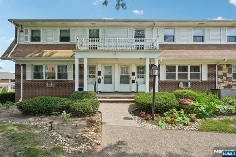 25 River Road 3 B