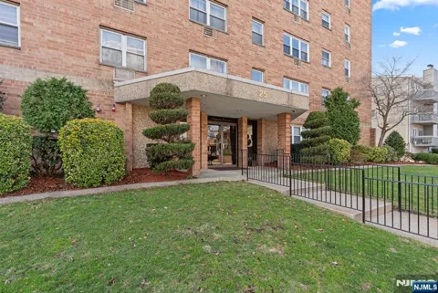 25 Jefferson Street 4E