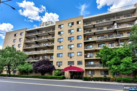 44 Main Street 6F
