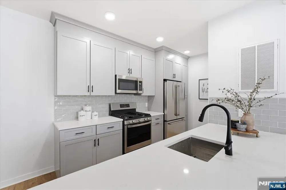 660 Bloomfield Avenue 402 Bloomfield, NJ 07003