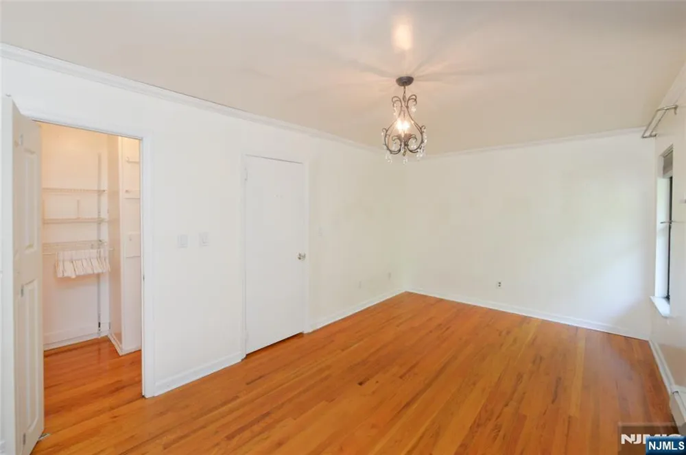 729 10th Street 2F Secaucus, NJ 07094