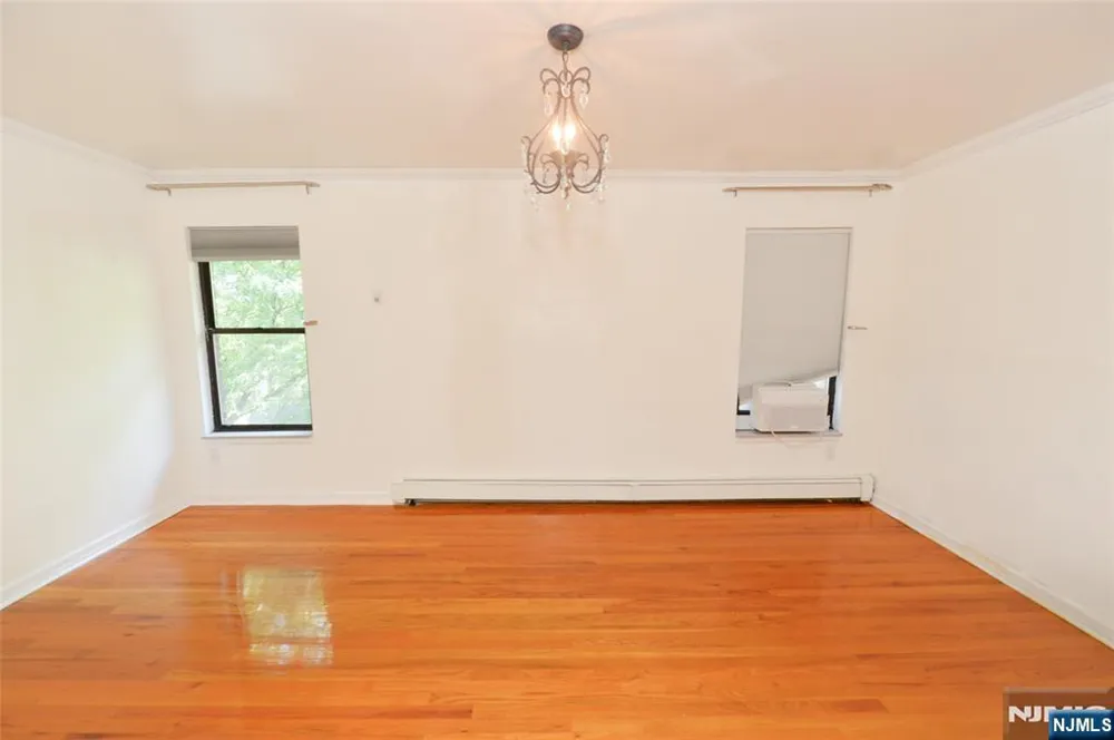 729 10th Street 2F Secaucus, NJ 07094