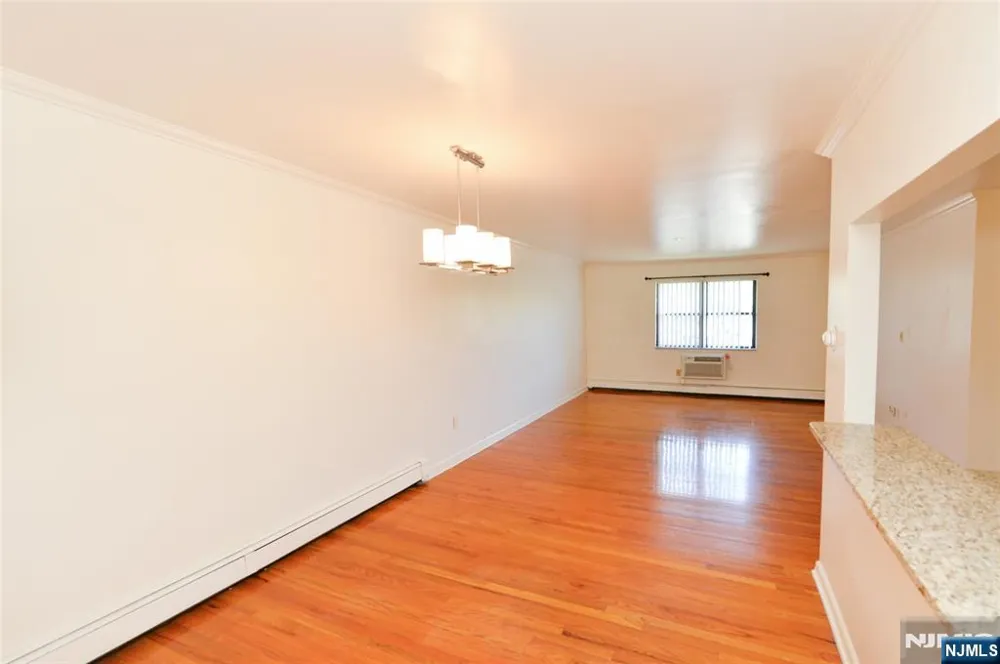 729 10th Street 2F Secaucus, NJ 07094